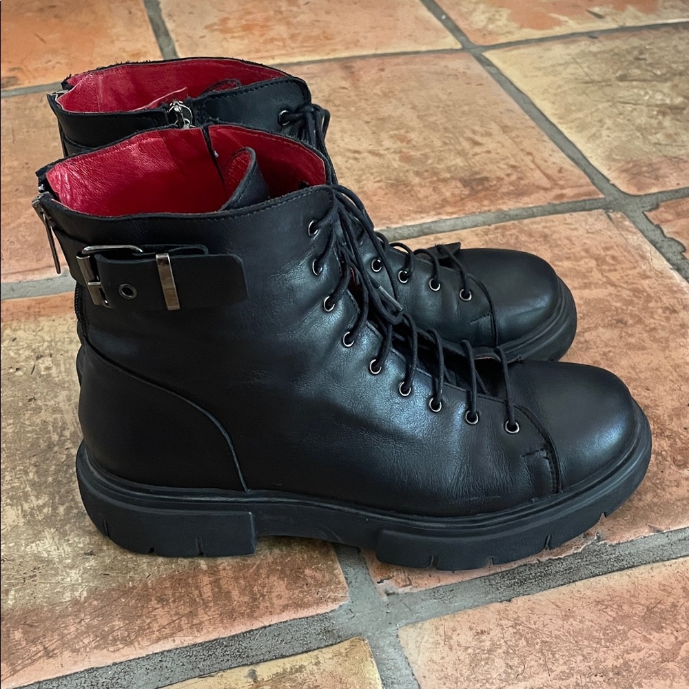 Saint + Sofia Size 42 Black Leather Lace-Up Combat Moto Boots with Red Interior - Picture 6 of 15